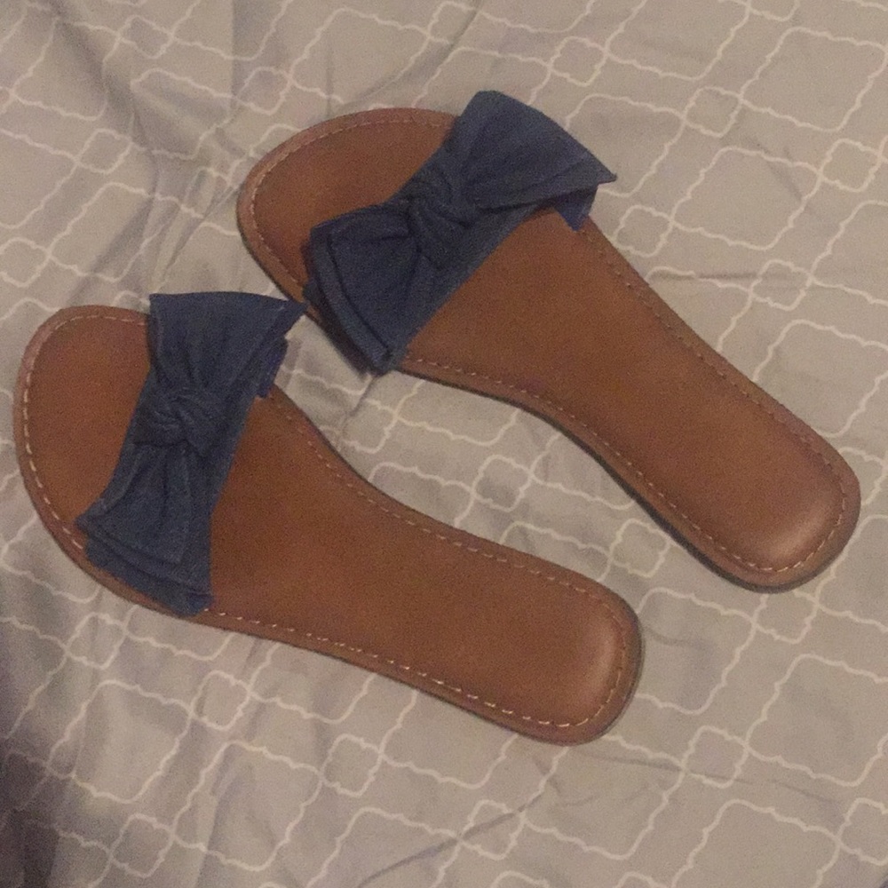 ❤️ HOST PICK❤️ Jean flops ready for summer